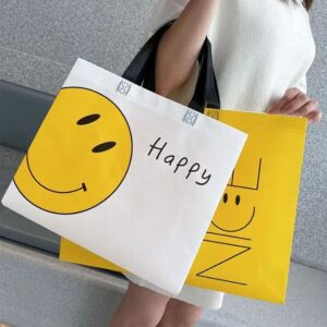 HIกระเป๋าสปันด์บอน์ ถุงใส่ของ ถุงหูหิ้วสีดำ รูปหน้ายิ้ม พร้อมสา่ง