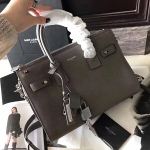 กระเป๋าสะพาย BABY SAC DE JOUR SOUPLE DUFFLE BAG มีซิปล็อก สำหรับความปลอดภัย และมีความจุขนาดใหญ่มาก ของแท้