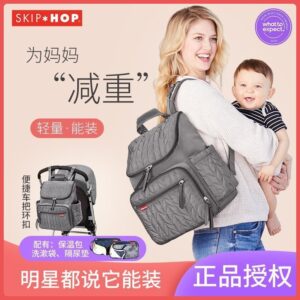 Skip Hop Mommy Bag Mother Baby Bag UltraLight Outing แฟชั่นอินเทรนด์ Mommy Multifunctional Largeความจุกระเป๋าเป้สะพายหลังไหล่กระเป๋าเป้สะพายหลัง Q