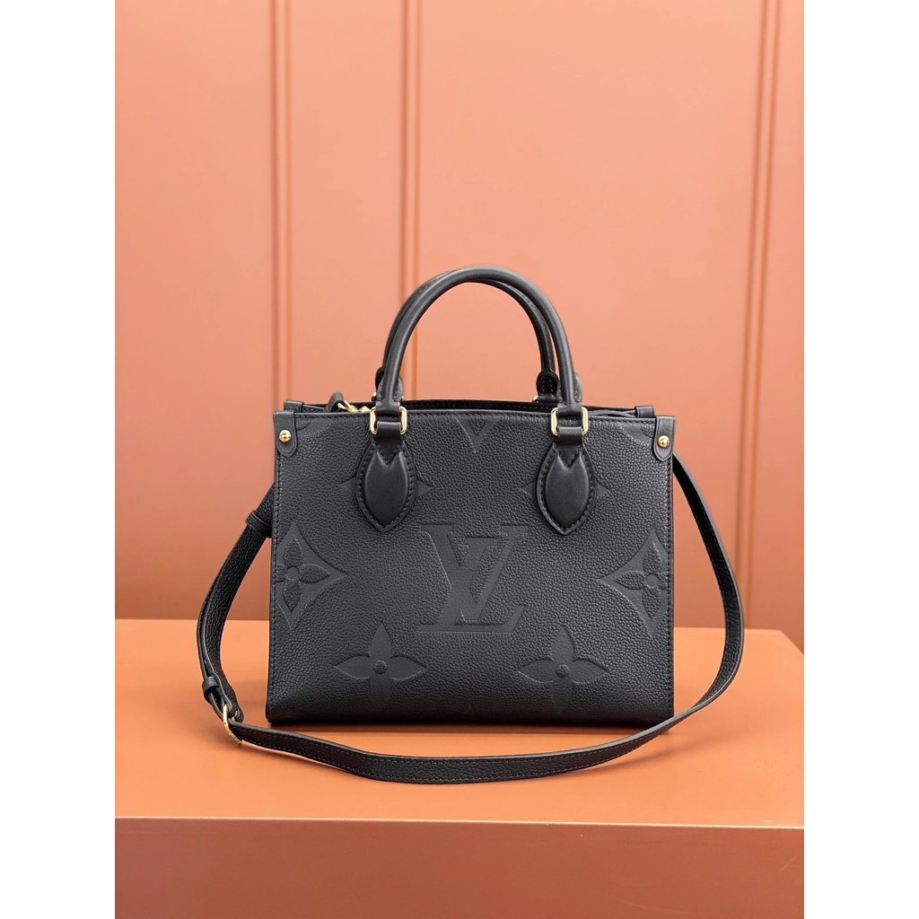 หนังต้นฉบับ MB Chip เวอร์ชันพรีเมี่ยม ONTHEGO กระเป๋าถือใบเล็ก รุ่น M45653 สีดา วัสดุ ฮาร์ดแวร์เหล็กทั้งหมดเกรด A ผ้าโรงงานเดิมนาเข้า บรรจุ บรรจุภัณฑ์ MB ปลอดภาษีจากโรงงานครบชุด ขนาด 25x19x115ซม