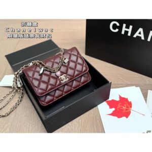 ร้านค้า กล่องพับขายดี Limited Edition Chain Fortuneกระเป๋าหญิง 2023 สไตล์ใหม่อินเทรนด์HighEnd Underarm Bag Niche Designแบบพกพาไหล่Messengerกระเป๋าInsสไตล์แฟชั่นAllMatchกระเป๋าสี่เหลี่ยมเล็ก19ซมความจุ