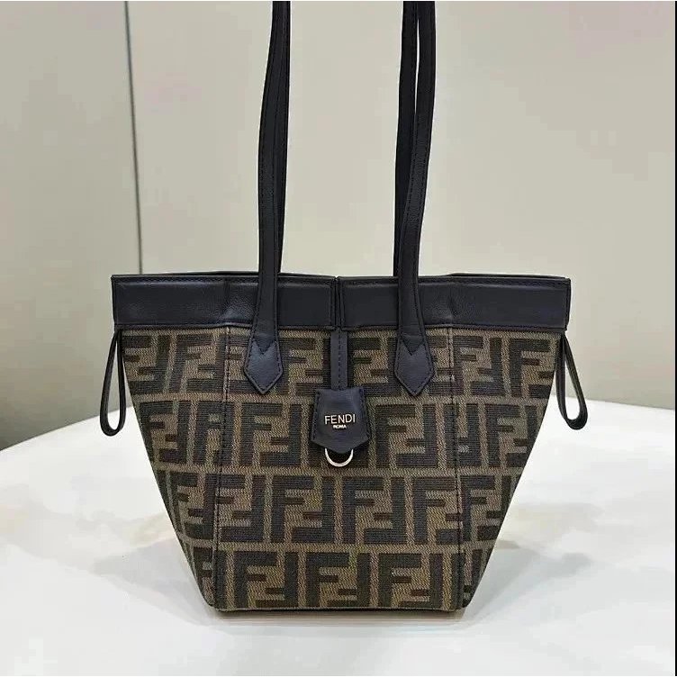 เฟนดิ ใหม่สไตล์กระเป๋าพับได้ โอริกามิ เปลี่ยนประเภทกระเป๋าคลาสสิกดอกไม้เก่าวัสดุซ่อนหัวเข็มขัดแม่เหล็กสามรุ่นที่มีอยู่