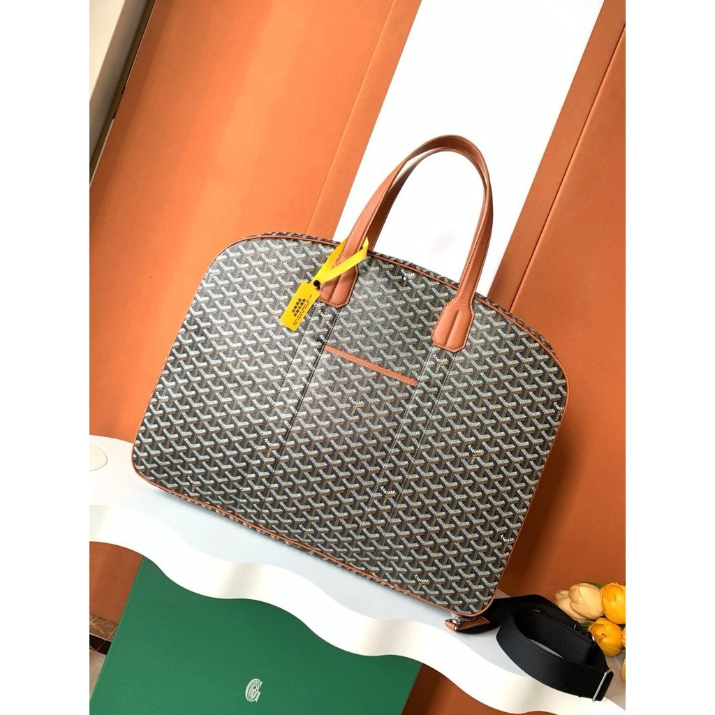 Goyard Goyard SAVILE ROW กระเป๋าเสื้อผ้ากระเป๋าเดินทาง สามารถใส่เสื้อผ้าพับได้ อุปกรณ์การเดินทางและแขวนบน LIVREE ไม้แขวนเสื้อสองชิ้นในเวลาเดียวกัน เหมาะสาหรับใช้ในแชสซี 545 X175 X4cm 8315