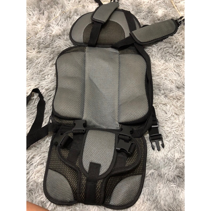 คาร์ซีทเด็กโตแบบรัดกับเบาะ