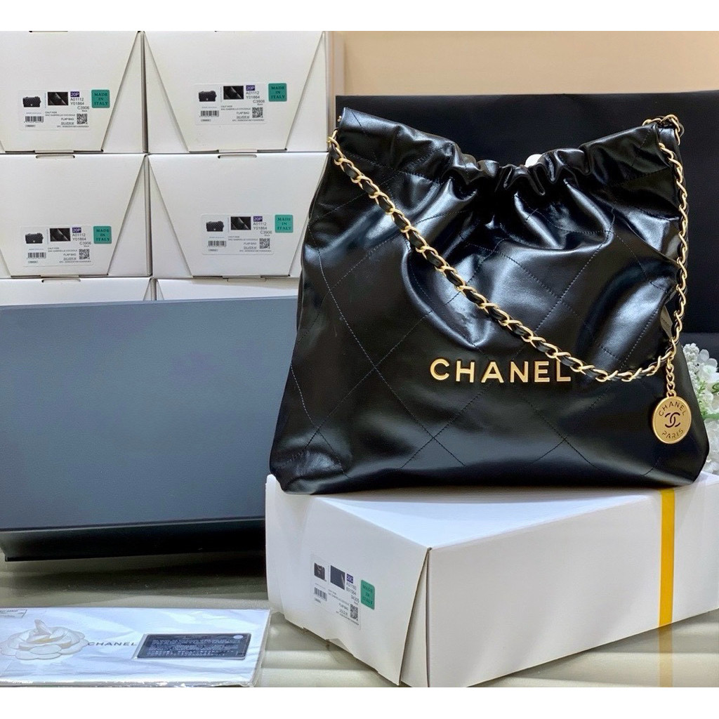 กระเป๋าหนังแท้ทรงนุ่มสายโซ่ หนังอิตาลี 38 x 42 x 8 cm