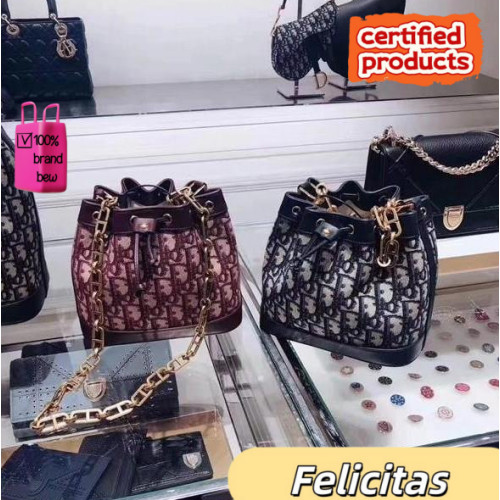 กระเป๋า Dior Oblique ทรงถังมินิ ผ้าใบสีน้าเงินเข้มแบบวินเทจ ขอบหนังวัว สายรูด สะพายเฉียง