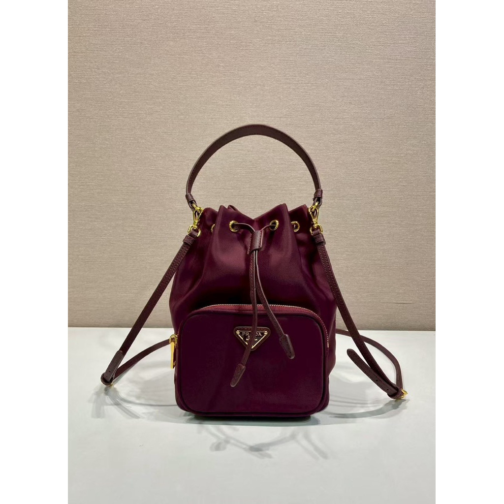 กระเป๋าบัคเก็ตสะพายข้าง สีเบอร์กันดี size 22517512 cm พร้อมเซ็ตกล่องครบชุด