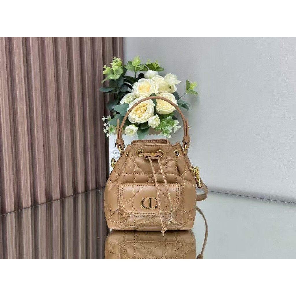 Mini Bucket Bag หนังแท้ 14157 cm กระเป๋ามินิทรงบัคเก็ตสีคาเมล งานควิลท์พรีเมียม พร้อมกล่องครบชุด