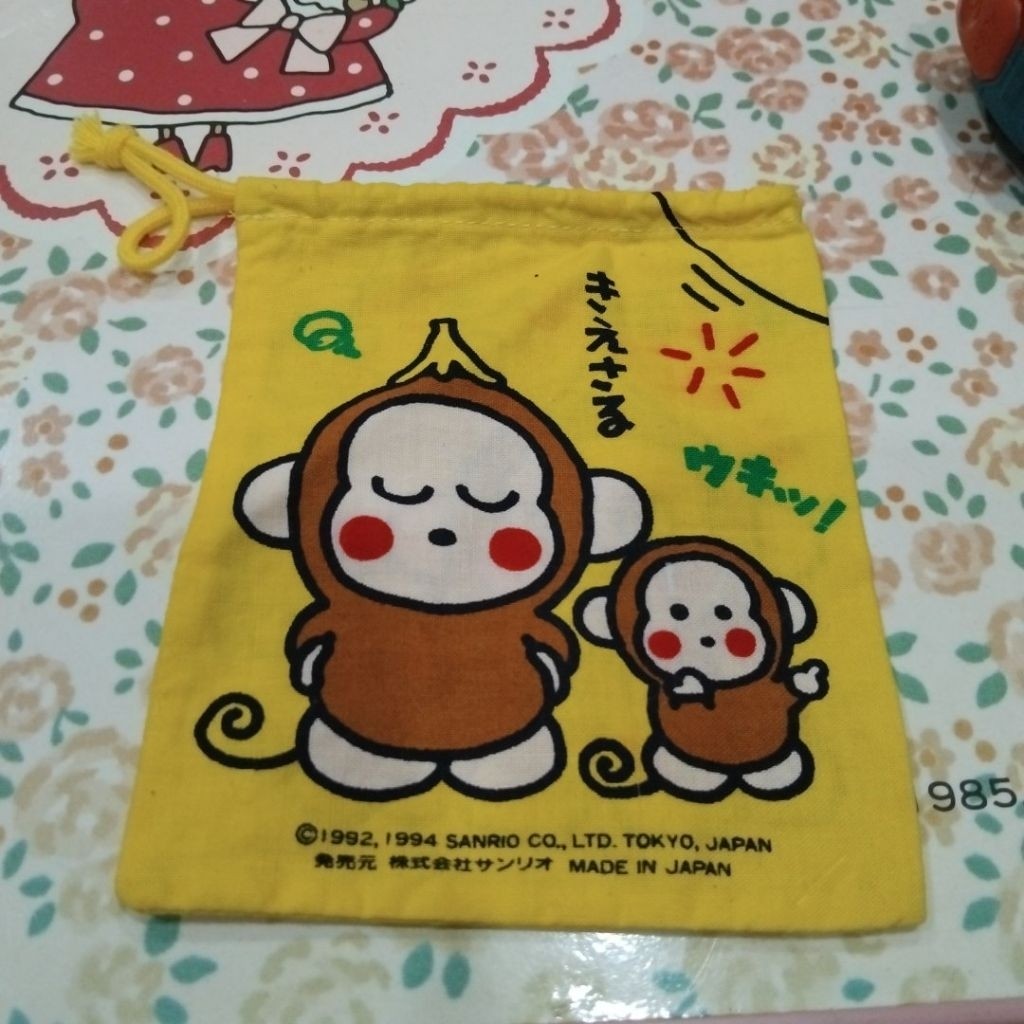 ถุงผ้าหูรูดลายตัวละคร Osaru no Monkichi จาก Sanrio ซึ่งเป็นสินค้าลิขสิทธิ์แท้หรือของสะสม