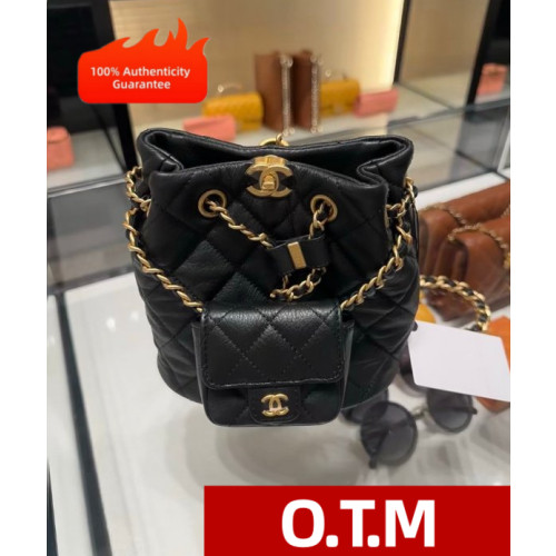 กระเป๋าสะพายหลัง CHANEL 23A หนังแกะสีดำ ทรงถังมินิมีสายรูด AS3947