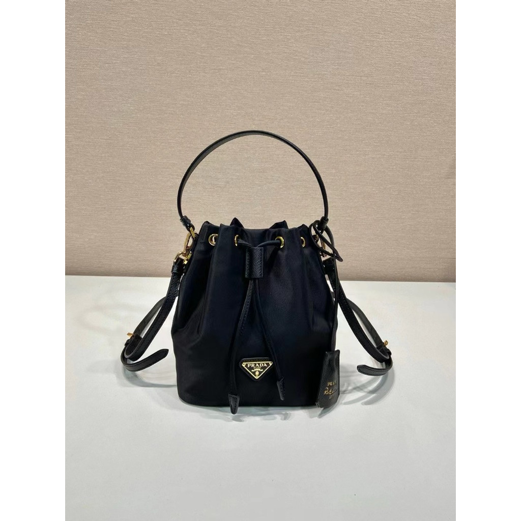 กระเป๋าหนังแท้ทรงบัคเก็ต รุ่น Mini Drawstring ขนาด 225x175x12 cm พร้อมส่ง