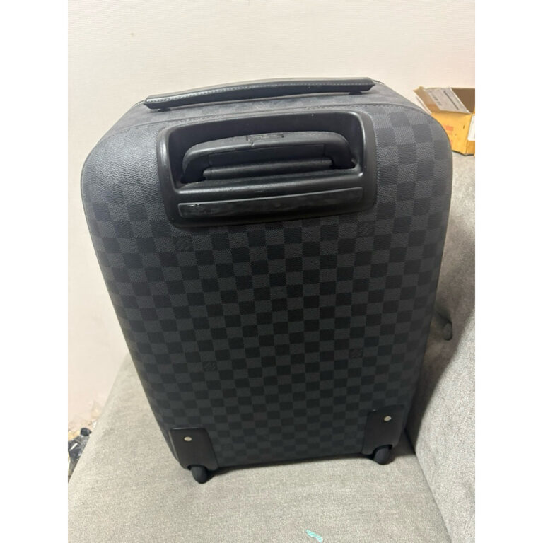 กระเป๋าเดินทางล้อลากของ Louis Vuitton หลุยส์ วิตตอง