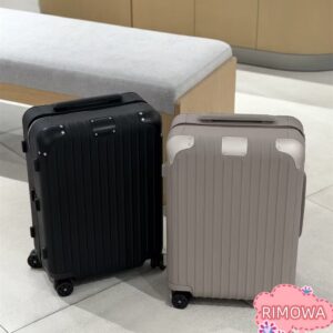 กระเป๋าเดินทางหนังแท้ RIMOWA รุ่น Distinct Cabin ขนาด 21 นิ้ว ใหม่เอี่ยม เหมาะสำหรับใช้เป็นกระเป๋าถือขึ้นเครื่อง