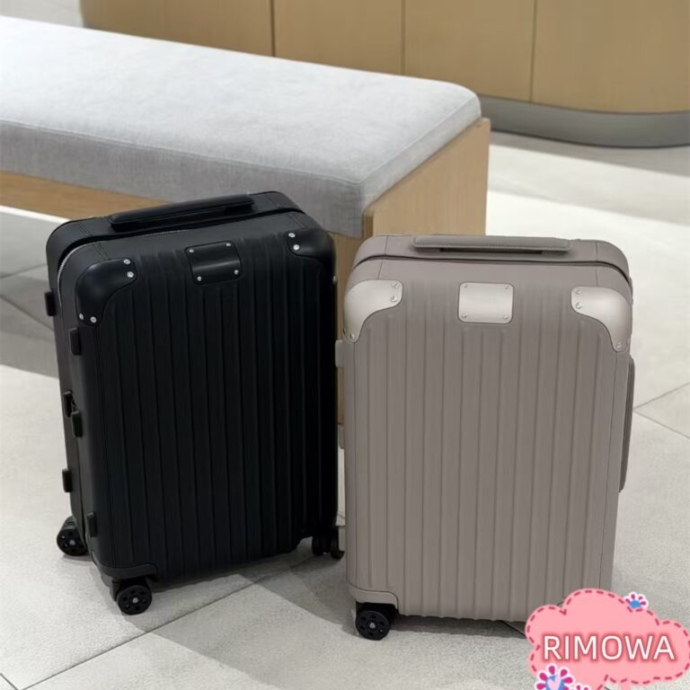 กระเป๋าเดินทางหนังแท้ RIMOWA รุ่น Distinct Cabin ขนาด 21 นิ้ว ใหม่เอี่ยม เหมาะสำหรับใช้เป็นกระเป๋าถือขึ้นเครื่อง
