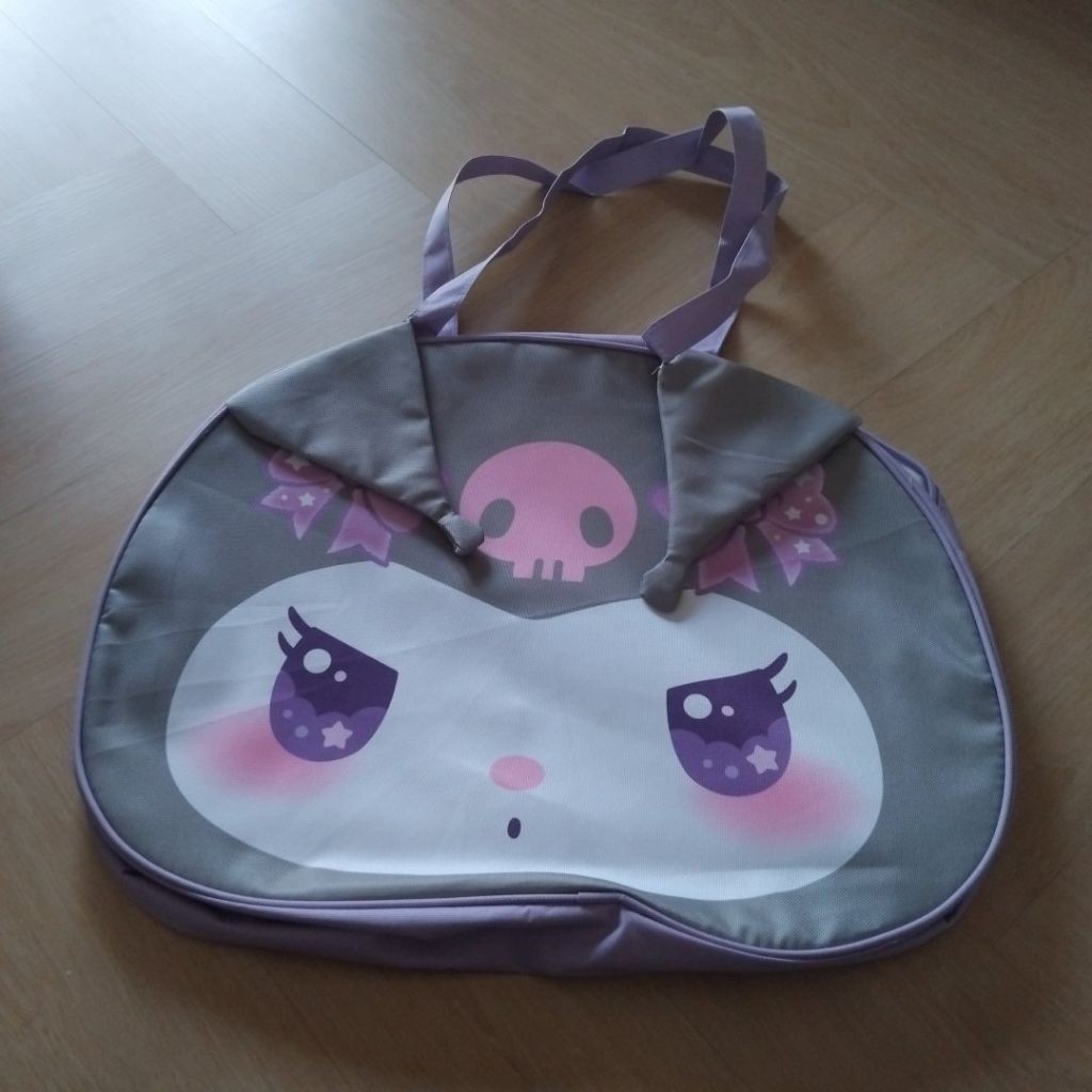 กระเป๋าสะพาย Sanrio รุ่น Kuromi Diecut Head Shape Travel Bag